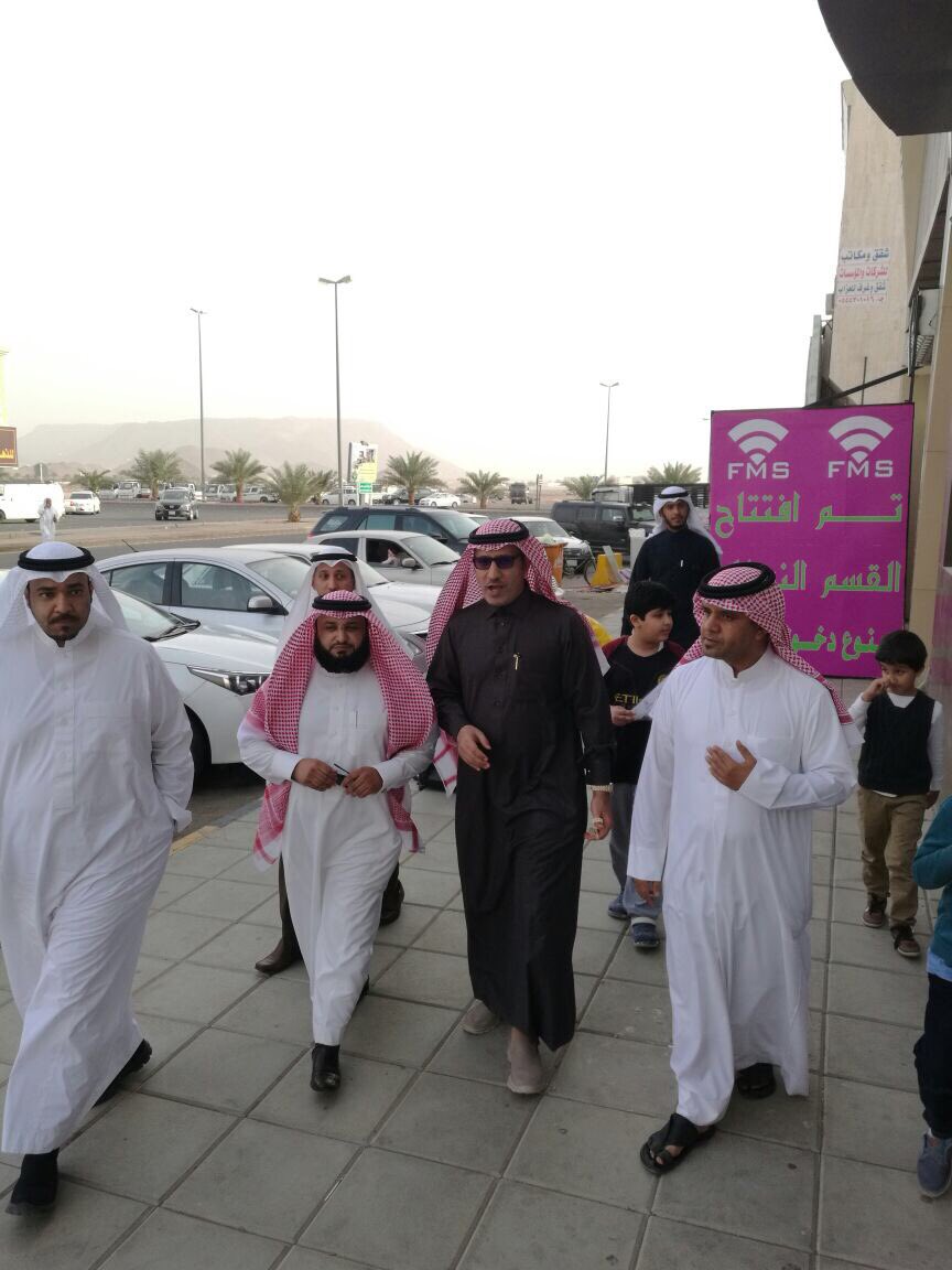 mojam3telecom's tweet photo. صور من جولة المشرف العام في  وزارة العمل في المدينة الاستاذ محمد النعمي وبعض الزوار في قسم الرجال https://t.co/JMJ5pJUna4