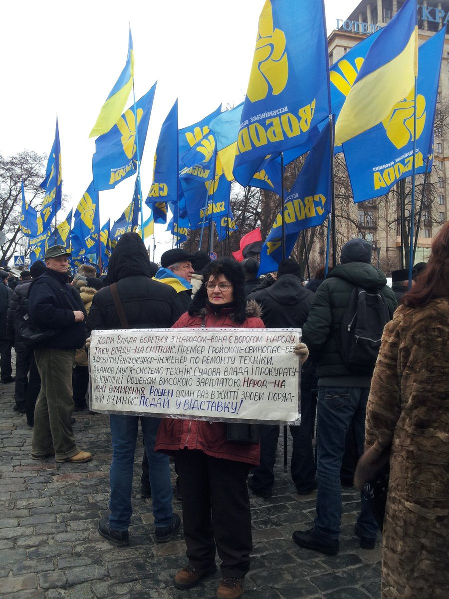EvaFreeWind's tweet photo. 22.02.2017 - Марш Національної Гідності. Мамині думки і переживання на її плакатах. Революція Гідності триває. https://t.co/X4pkpOfvhY