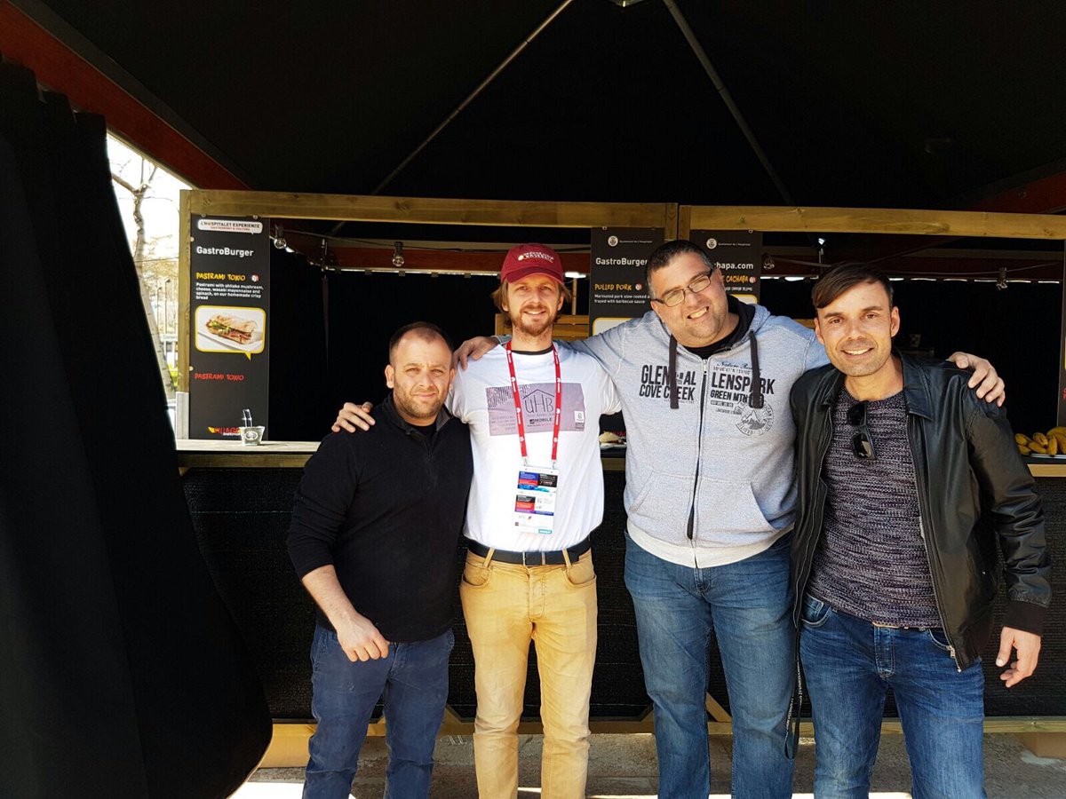 gastro_burger's tweet photo. Seguimos en @LH_experience, y hoy hemos tenido el placer de conocer a @andrewfunkspain y charlar de #HomelessEnterpreneur! https://t.co/H2Yp31GAmK
