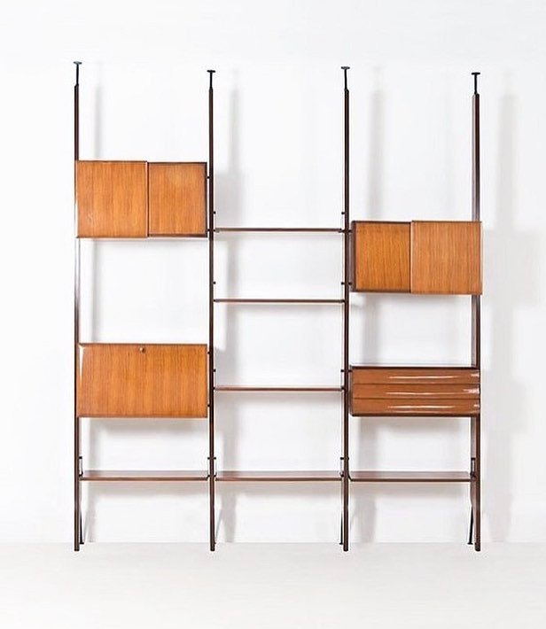 designprops's tweet photo. Gorgeous shelving structure | Gio Ponti walnut and brass https://t.co/q00atLCxQF https://t.co/N54lBiwH5I