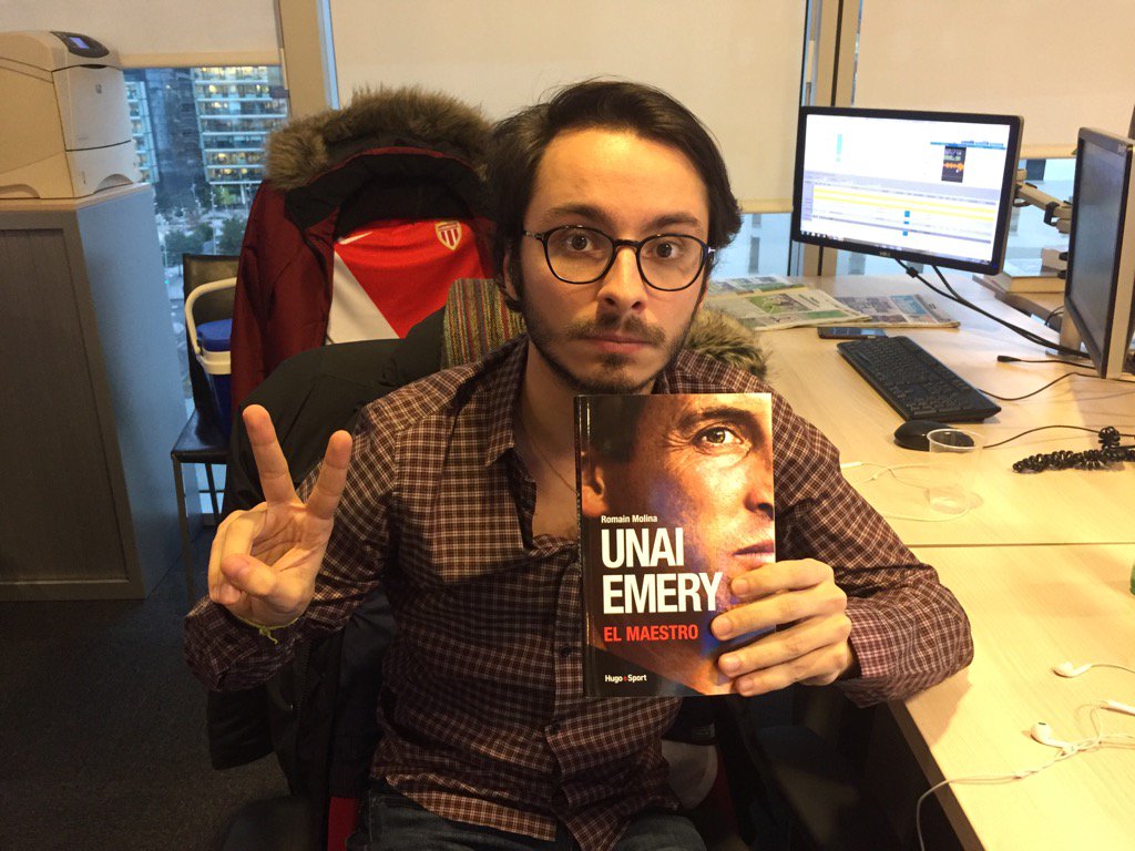 lequipedusoir's tweet photo. Les amis, nouveau cadeau à gagner ! Une biographie sur @UnaiEmery_ ! Rt et follow ! Réponse ce soir ! #EDS https://t.co/Ivmv0kjnph