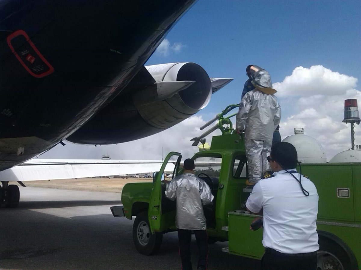 ALERTA171BOL's tweet photo. #27Feb Reporte Incidente avión aeropostal

Read: https://t.co/o5NNZTlxod https://t.co/orutIPb5xH