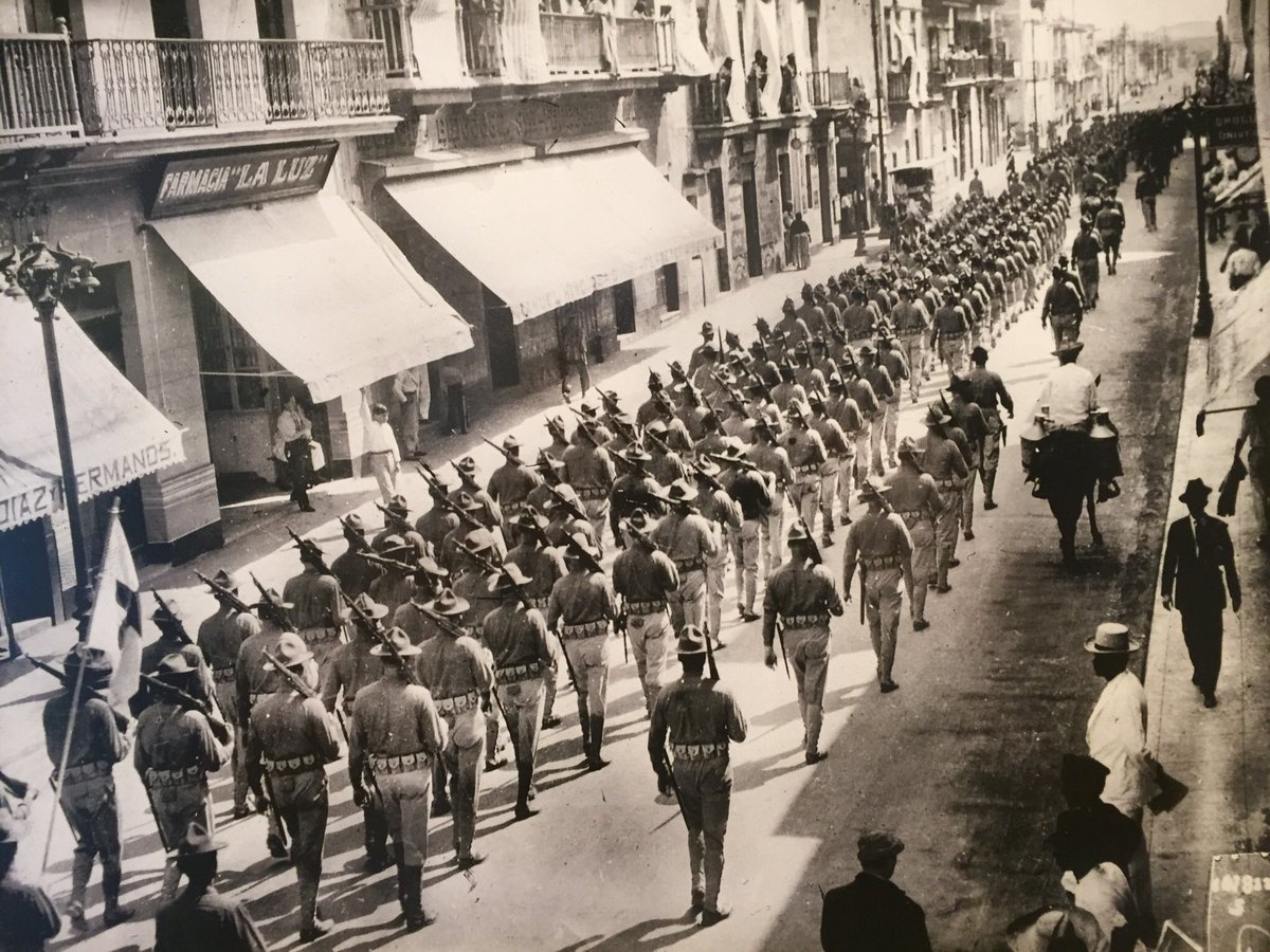 Trump has tapped into long tradition of boosting American nationalism via confrontation w/Mexico. Here's US troops occupying Veracruz 1914