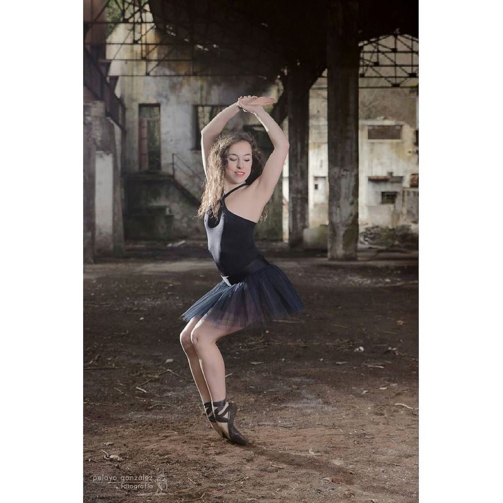 pelayoglezfoto's tweet photo. Black #pointes #ballerina #ballet @nuriavv10 https://t.co/dh2fACAWWi