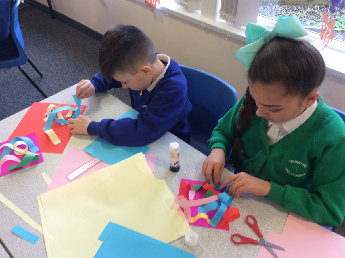 TrThorntree's tweet photo. Y5 are making roller coaster inspired sculptures this afternoon #engagestage #screammachine #growingandlearning https://t.co/ZxJQetHHfo