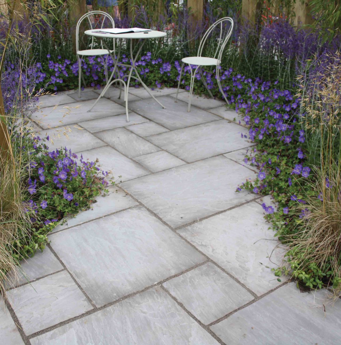 PavingKing's tweet photo. Needing a little #inspiration or #mondaymotivation for your drive or patio? Kandla Promenade Sandstone is a stunning choice for any project! https://t.co/w0av7yQ8Fp