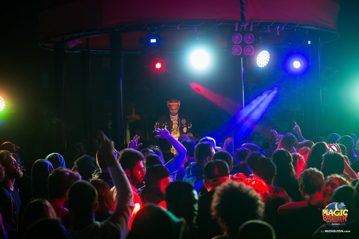 magicbreak's tweet photo. Ve üçüncü after’ımız, her gece 02:00 - 04:00 arası açık olan Robokep’in önderliğindeki, enerjisi bir hayli yüksek, müziği sert Castle Stage! https://t.co/ltHCFLxRvA
