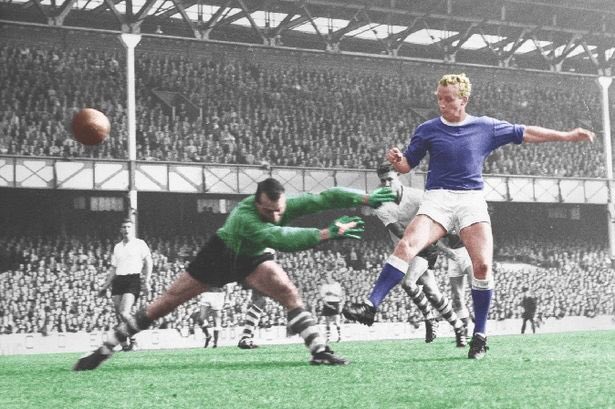Lauz_PB's tweet photo. RIP Alex Young a footballing and Everton legend π#RipGoldenVision #EFC #HeroLegendIcon https://t.co/n3gnpsGuGw