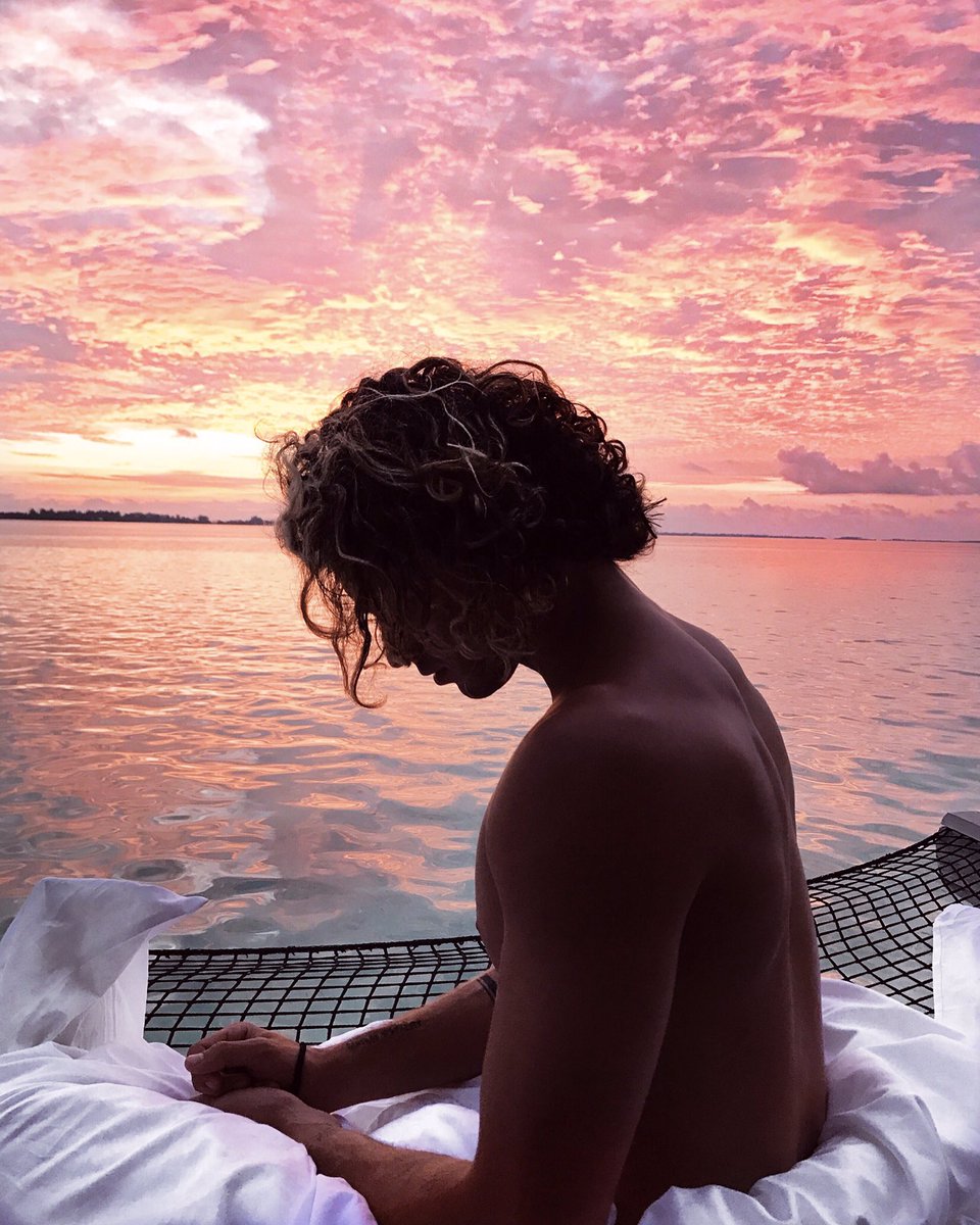 Waking up with bed head in the Maldives.. 💕💦