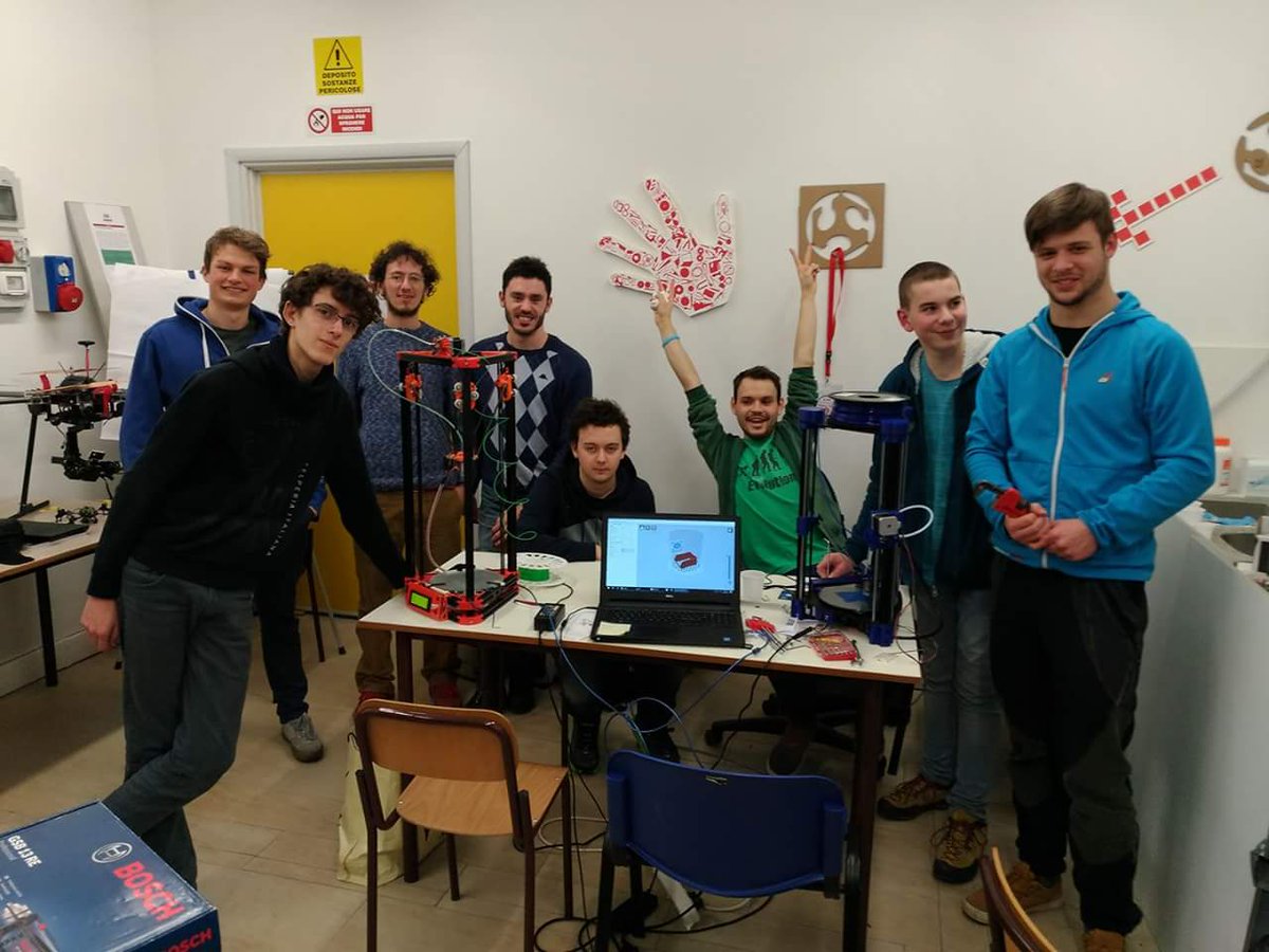 fablabimpresa's tweet photo. GAZZETTINO:I loro sabati pomeriggio li trascorrono al Fablab e vogliono costruire una stampante tutta Bellunese!

https://t.co/3KYkbqCPMz https://t.co/t5FaTs0te9