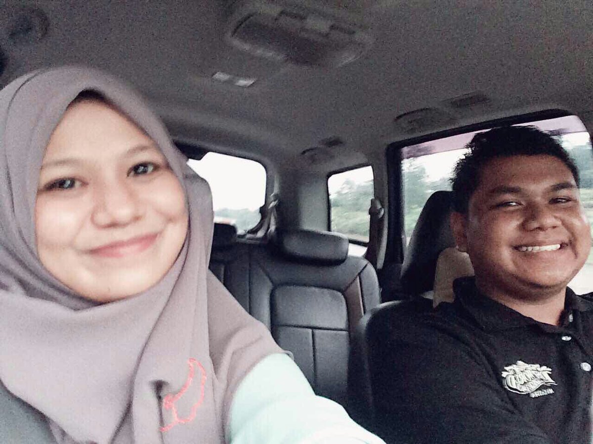 khairol_dk's tweet photo. Ku terpaut sejak pertemuan itu 
Hatiku berkata ingin mengenali mu 
Setiap malam wajahmu terbayang 
Disaksikan sinaran bulan https://t.co/8q6r1vBPxN