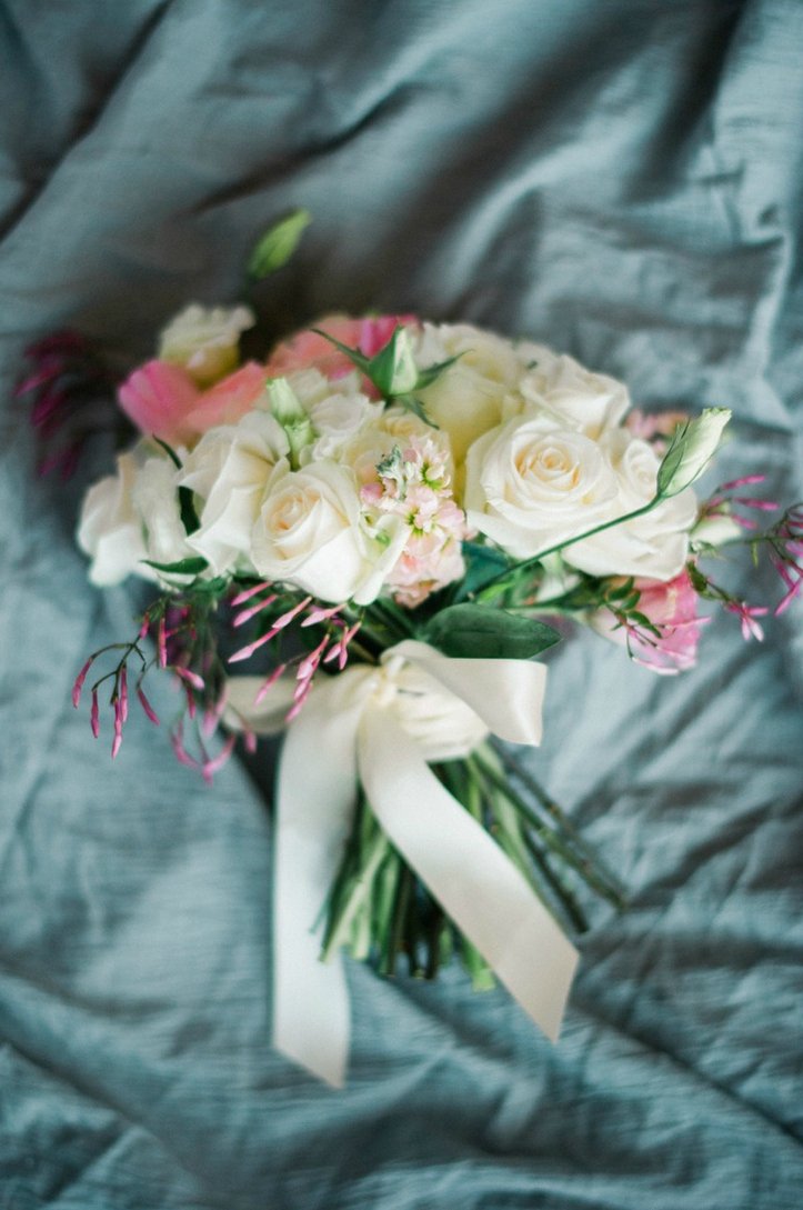 Jasmine vine to start the week! botanicalbrouhaha.com/?p=18596 (Bouquet: <a href="/MaxitFlowers/">Maxit Flower Design</a> Photo:awakephotographers.com)
