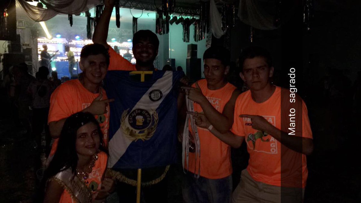 josemari_fc's tweet image. Os atletas do nosso elenco levaram nosso manto pro carnaval. #Dalhe #Josemari #Carnaval2017