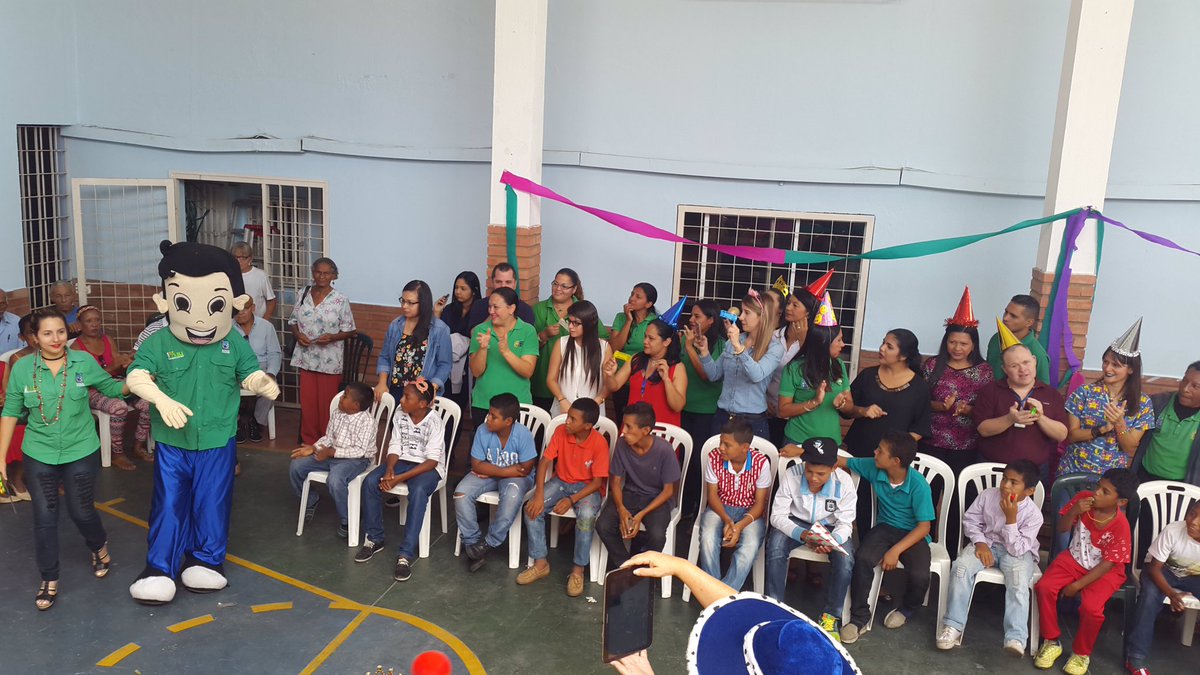 El <a href="/imaumaracaibo/">imaumaracaibo</a> y colegios de #Maracaibo celebraron los carnavales ecológicos 2017