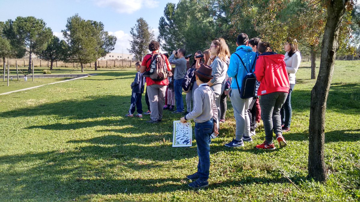 evCanMas's tweet photo. Nova sessió de #biotesting amb l'alumnat de #serveicomunitari de l'ies Can Mas (Parc dels Pinetons). @fundesplai https://t.co/0fopWJMTuZ