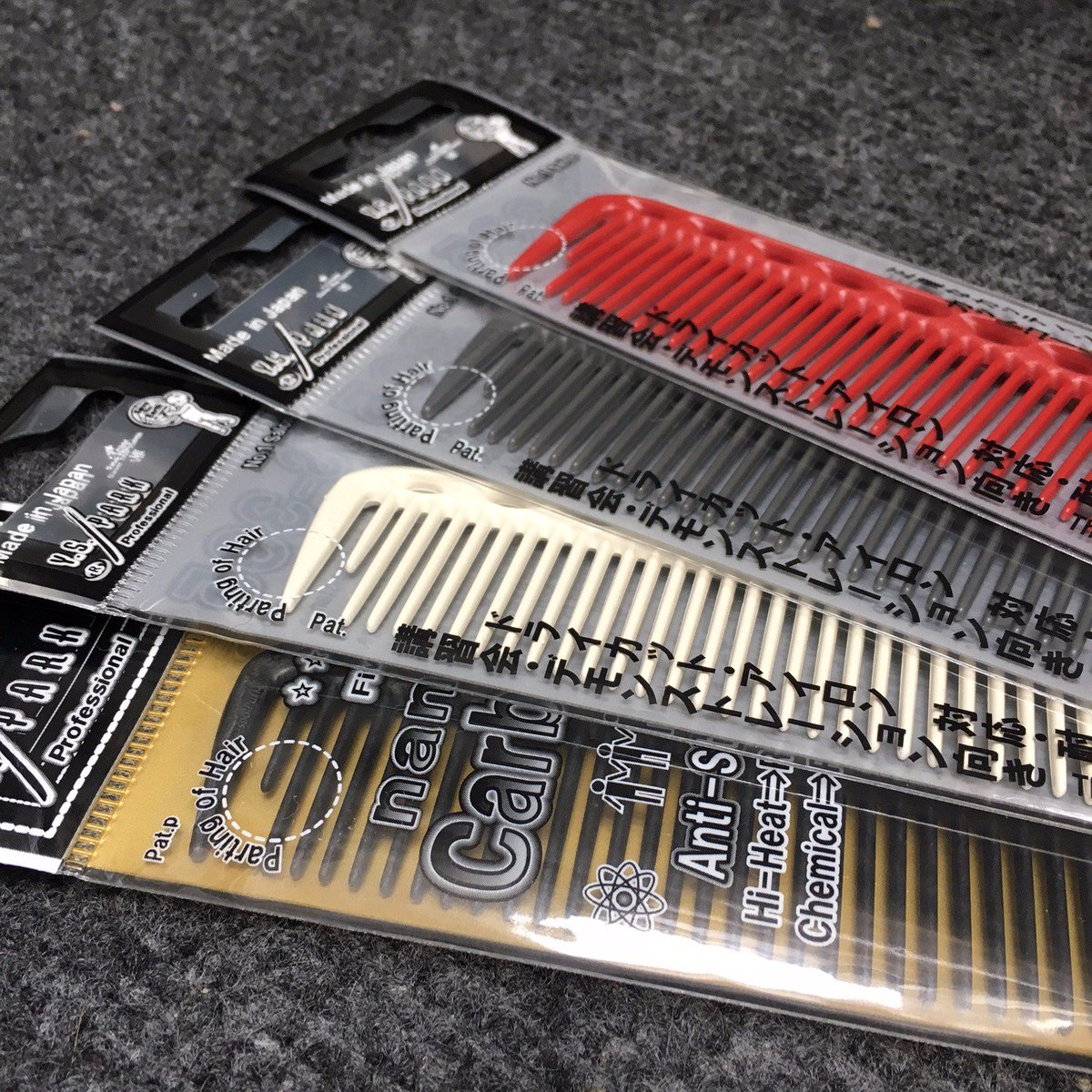 Outillage_Hair's tweet photo. The #yspark 335 XL comb's long length makes it ideal for long hair βοΈ
Shop the YS park range: https://t.co/w7dfmu0xfM #iconic #cuttingcomb https://t.co/V3bwGWy5RJ