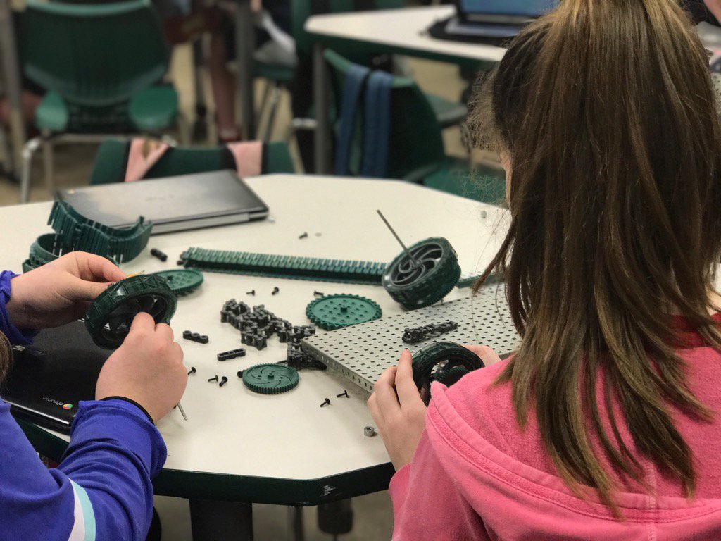 JohnstonMarkA's tweet photo. #johnstongtt class today! #pltwtx #pltw https://t.co/31XU5KARYR