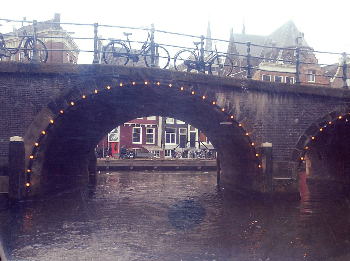 BryntirionART's tweet image. Amsterdam Canal Cruise #WeDon&apos;tWalk #BridgeOverload #CheckOutThatGable #TeamArt