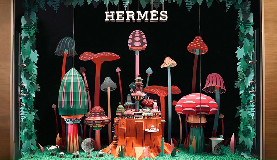 ObjetDArtStyle's tweet photo. French design studio Zim &amp; Zou used only paper to create this whimsical @Hermes_Paris #windowdisplay in Dubai. || #Art #ArtDesign #Crafting https://t.co/tgCCmeNnVp