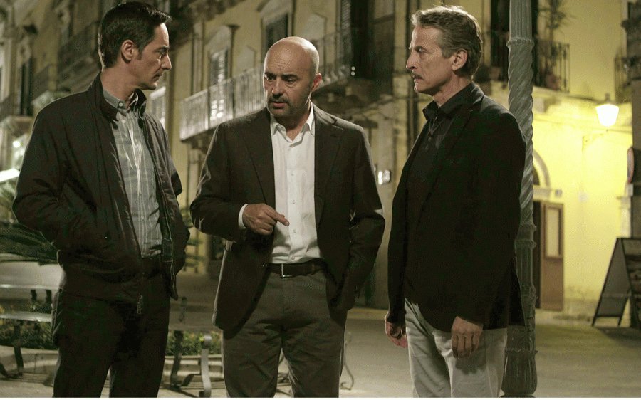 LoSpettacolo's tweet photo. #LoSpettacolo per te! Scopri cosa vedere #StaserainTv! #commissariomontalbano su @RaiUno #12annischiavo su #Canale5 
https://t.co/k6j0iJ1wU0 https://t.co/J2JvQkJ1py