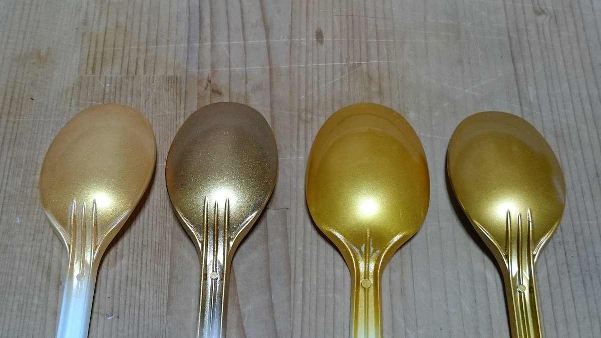 Balon バロン 少しお休みw 色々な金色塗料買ってきて 下地の違い 白か黒 でどう変わるかテスト吹きしたら同じ色でも印象がずいぶん違うので かなり悩みますね 一般的には黒地なのでしょうが 今回は白地でいこうかと思ってます 写真じゃ伝わり Balon バロン 少しお休みw 色々な金色塗料買ってきて 下地の違い 白か黒 でどう変わるかテスト吹きしたら同じ色でも印象がずいぶん違うので かなり悩みますね 一般的には黒地なのでしょうが 今回は白地でいこうかと思ってます 写真じゃ伝わり