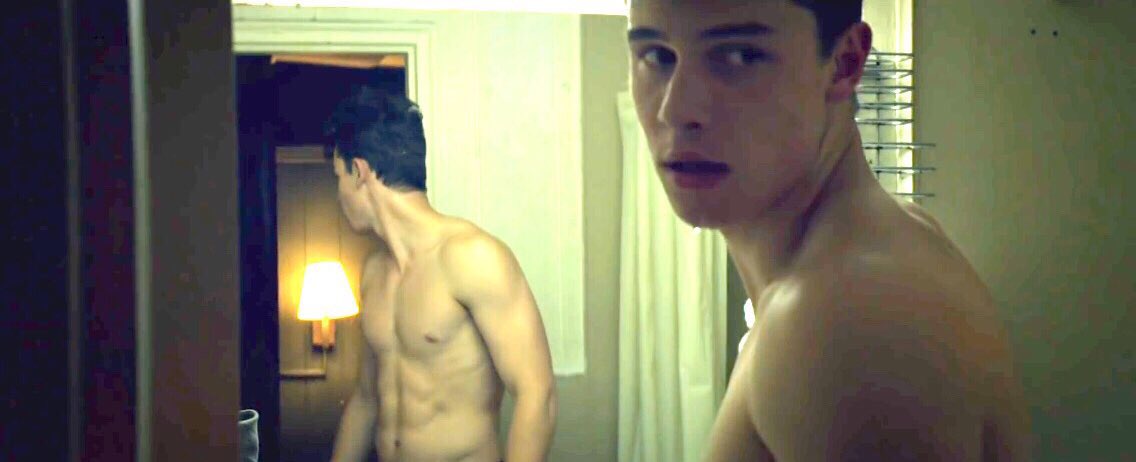 EuVivoShawnM's tweet image. Miga sua loca, olha que abajur bonito.  #JFCShawnMendes