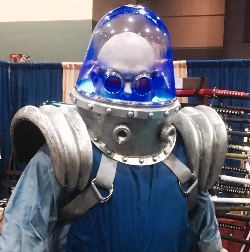 brandonthemaker's tweet photo. Our Mr. Freeze had an amazing time at #Visioncon2017 . He even managed to elude capture by the Flash himself @JohnWesleyShipp ! #mrfreeze https://t.co/DIRctapNgu