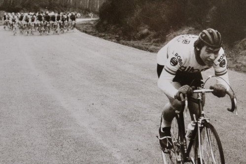 1bag1match's tweet photo. Cyclisme : on lance bientôt notre collection de maillots #Vintage.. Et il y a des pépites ! #JeanROBO #TeamABC #Velo #AuthenticShirts https://t.co/bs8awOZI8t