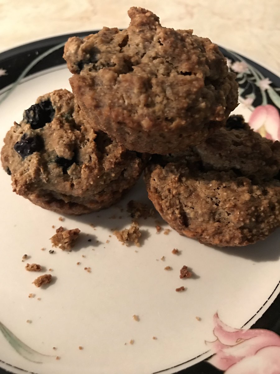 ktchatfield's tweet photo. Made banana berry oatmazing muffins by @MeghanTelpner for breakfast today. The kids loooved them. They took them for lunch, too! #momwin https://t.co/qVVy5RwO7J