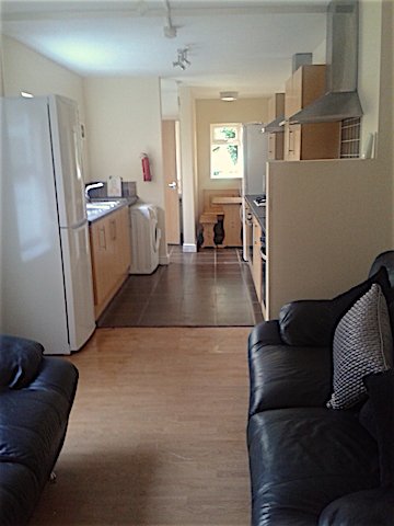 rooms_property's tweet photo. #8bedroomproperty #studentsprofessionals #salisburyroadCathays available July1st 2017 summer rent negotiable #2400.00pcm https://t.co/qqZgj2XPjs