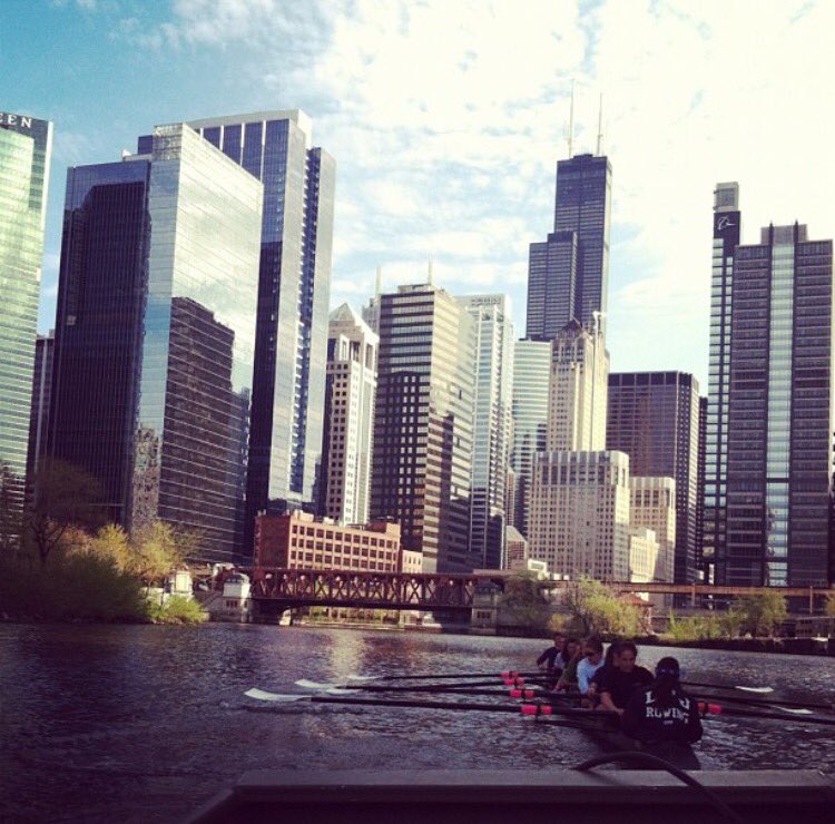 LoveToRow's tweet image. Rowing through the Windy City #chicago