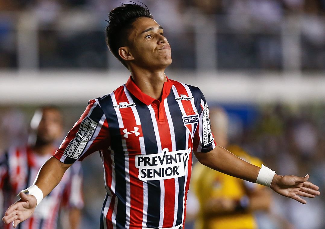 RBandeirantes's tweet photo. Luiz Araújo: de vendedor de coxinhas a titular. Atacante lembra-se da juventude humilde em que precisou ajudar os pais no sustento da casa. https://t.co/edoPGD2K4x