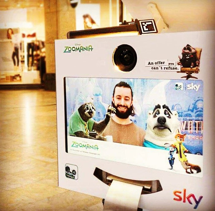 SnapCubeFotobox's tweet photo. Congrats for the #oscar!!! #zoomania #zootopie #zootropolis #disney #snapcube #photobooth #winner #Oscars2017 https://t.co/s7wGE4kFMe