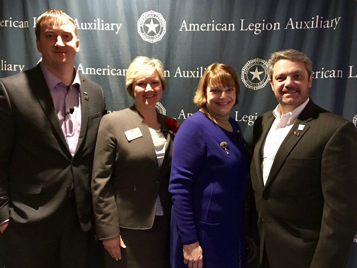 CarolHarlow's tweet photo. About to go on stage! #ALADC @VVMF @pritzkerlibrary @ALAforVeterans @PurpleHeartsPHR https://t.co/faBeJkbYbd