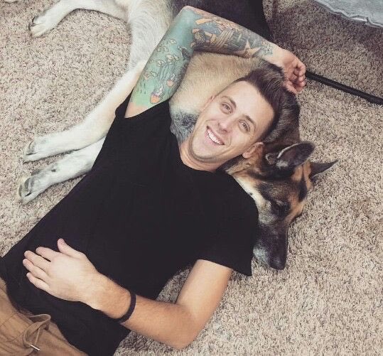 <a href="/RomanAtwood/">Roman Atwood</a> a mans bestfriend😭😭 #RIPZeus