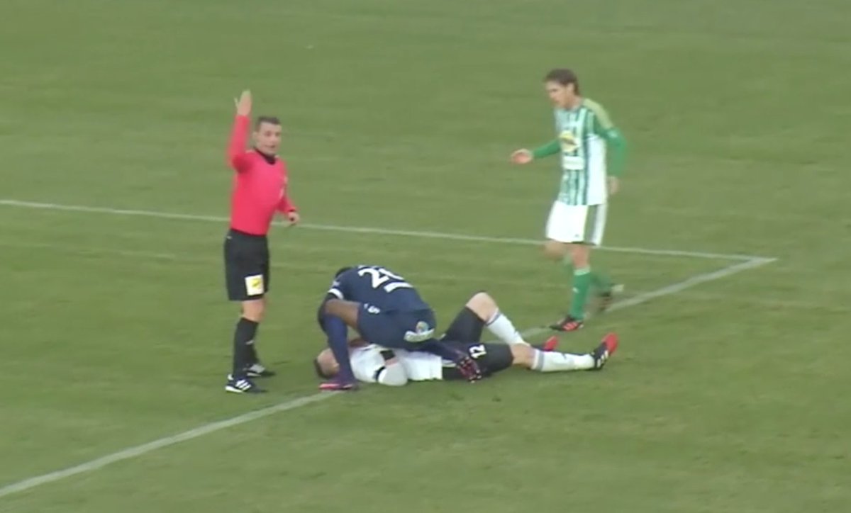 A Togo international player took action to save an opponent's life during a league game over the weekend. es.pn/2muSrC0