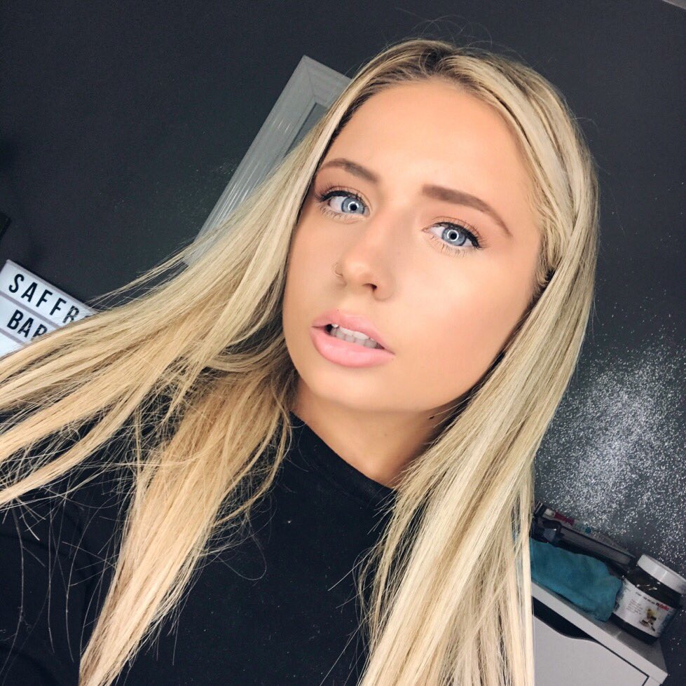 SaffronBarker's tweet image. Selfie overload ?? 😉😂🙈 Tag a friend that can never take 1 but multiple selfies before they get the right one 😉😂