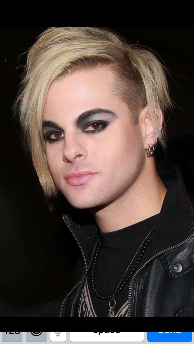 7 days!!!! <a href="/TommyJoeRatliff/">TommyJoe Ratliff</a> or <a href="/adamlambert/">ADAM LAMBERT</a> it would be the best present ever if you wished me happy birthday 😊😊💕 7 days left until I'm 18 😊
