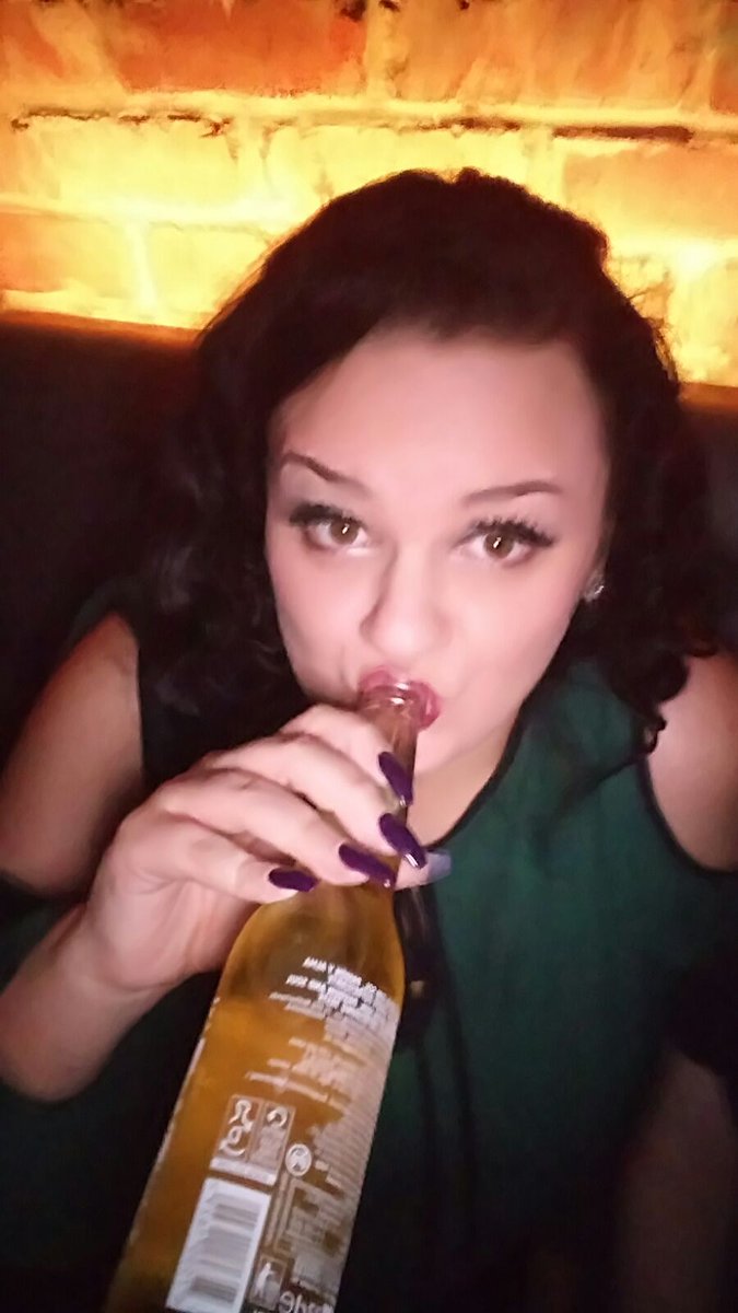 charlierumblow's tweet photo. Saturday night drunkness with the mister 😍😍 https://t.co/BiVwoCnpzJ