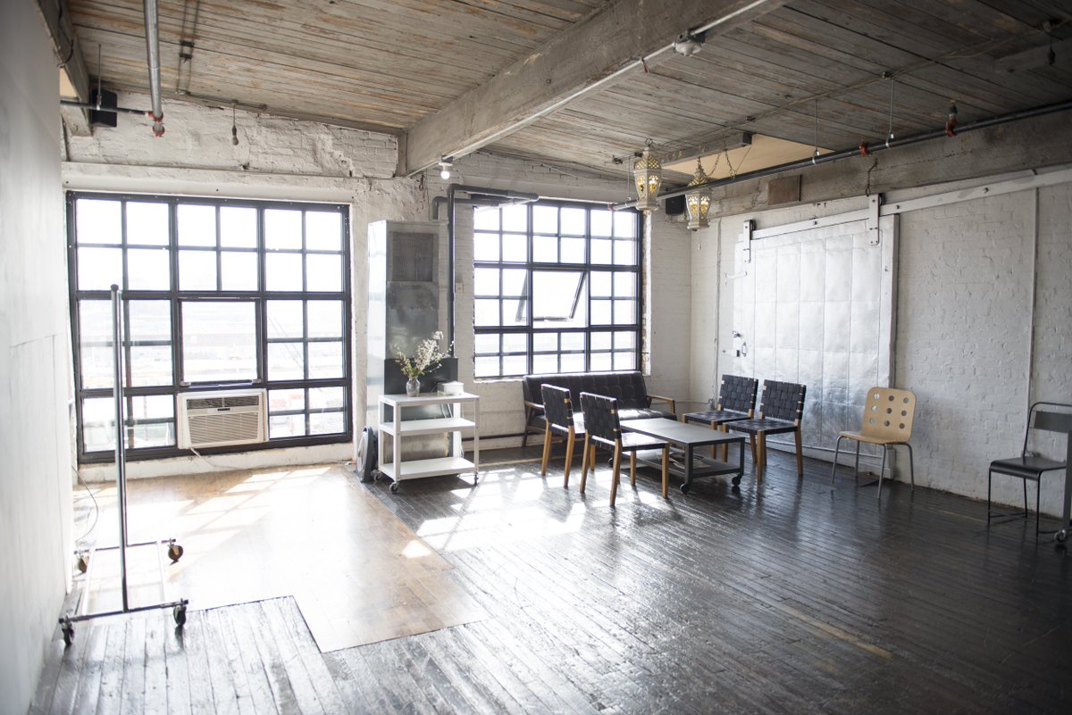 RubyBirdStudio's tweet photo. Lovely #daylight in #studio521 #industrialwindows #brooklynphotostudio #rubybirdstudio #factoryloft https://t.co/iLcz80kyUp