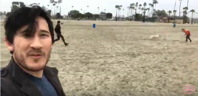 demons45's tweet photo. @CrankGameplays Oh No the Chica is attacking!!! https://t.co/itmde4GjQn