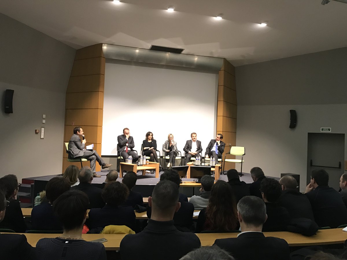 Plénière <a href="/cjd_LRSYVL/">CJD Vendée Littoral</a> ce soir à la <a href="/ccivendee/">CCI Vendée</a> où nous rencontrons quelques candidats aux futures #législatives !