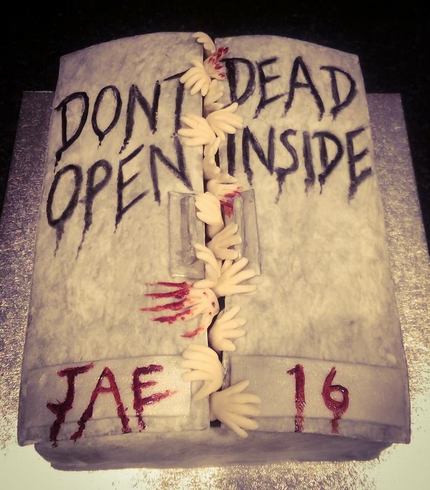 JCorringham's tweet photo. #walkingdeadcake https://t.co/uDqN29iDlT