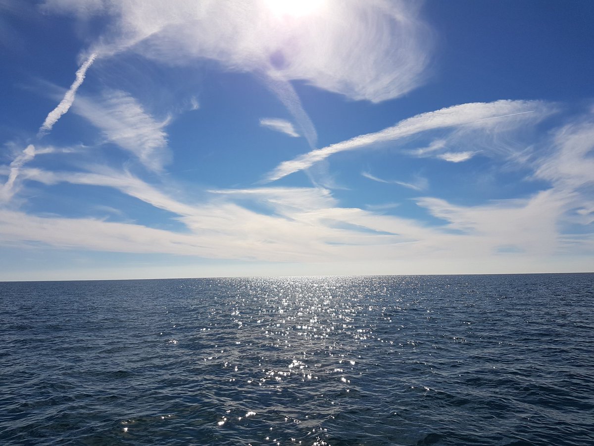 cmb_io_me's tweet photo. The #sun always shine even if behind clouds #spezia we 24/26 febbraio https://t.co/NrHkhGxCJX