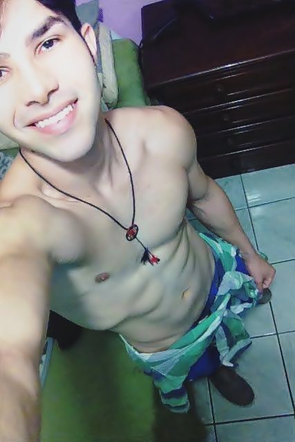 McFelixoficial's tweet photo. Sera que esse sorriso 😄 te convence a se inscrever no meu canal ? 
Mc Felix no youtube corre la. https://t.co/J3zTdQapjo