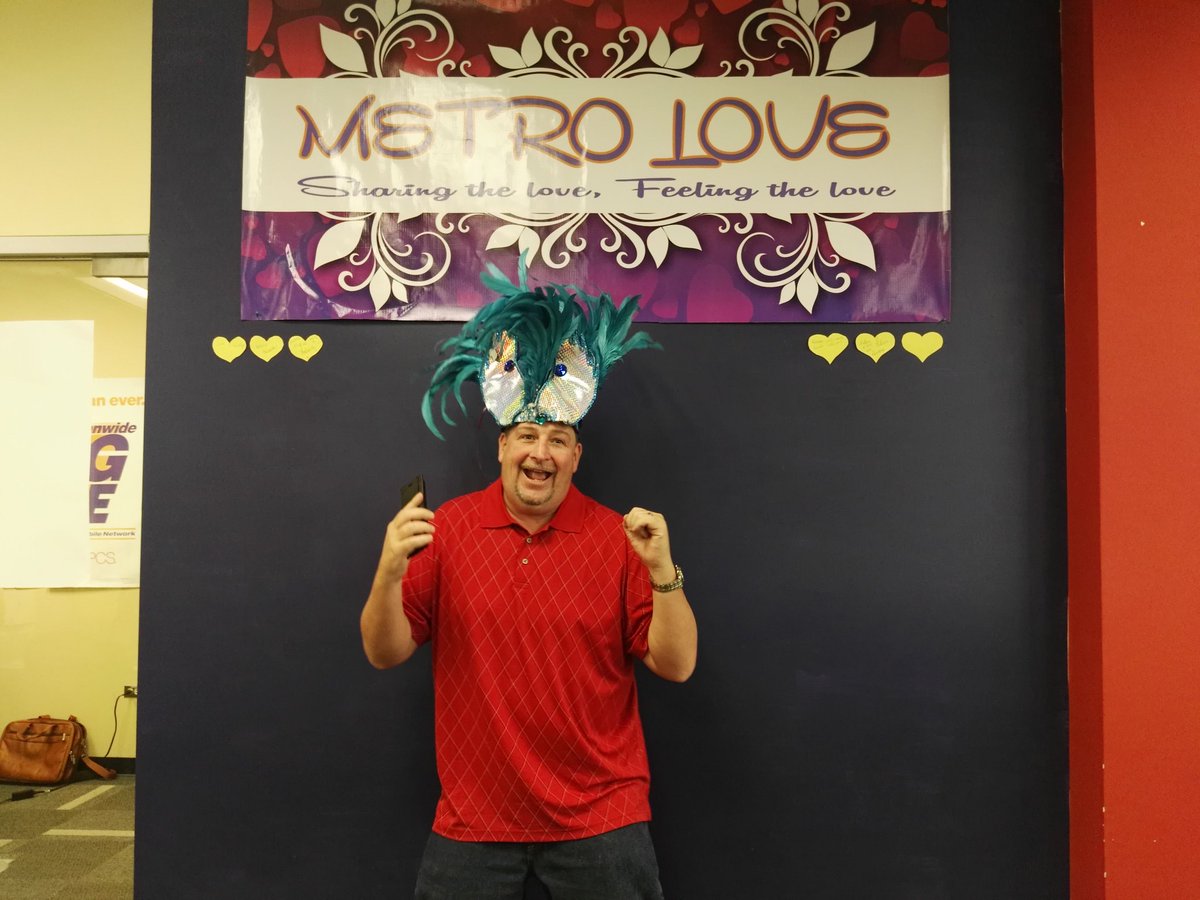 TrinidadMetro's tweet photo. Our VP showing Metro Love on Carnival Monday. He is so Trini now. #itsatrinithing #MetroTrini @Greg_MPCS @Norris_MPCS @BernardStLOUIS3 https://t.co/9sqZJcTbh3