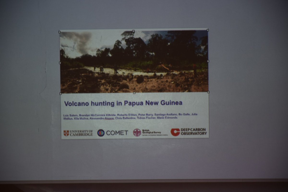 All ready for <a href="/LoisSalem/">Lois Salem</a>'s @SedgwickClub  talk on <a href="/pngvolc16/">PNG Volcano Watch</a> with <a href="/BrendanVolc/">Brendan McCormick Kilbride</a>