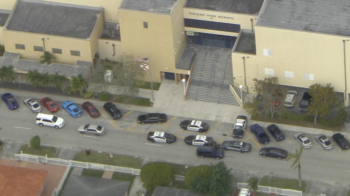 Hialeah High School was placed on lockdown after someone threatened to shoot up the school bit.ly/2m3nbfP https://t.co/LCZH5O7dgq