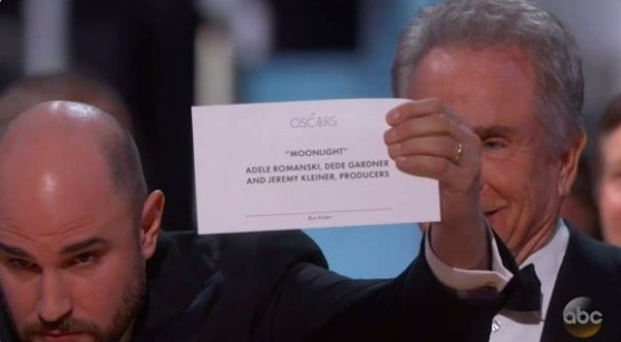 1800CONTACTS's tweet photo. Lesson Learned. #NeverRunOutOfContacts #Oscars #BestPicture #Oops #YouThinkItWon'tHappenToYou #1800Contacts https://t.co/eiq0jZQEuF