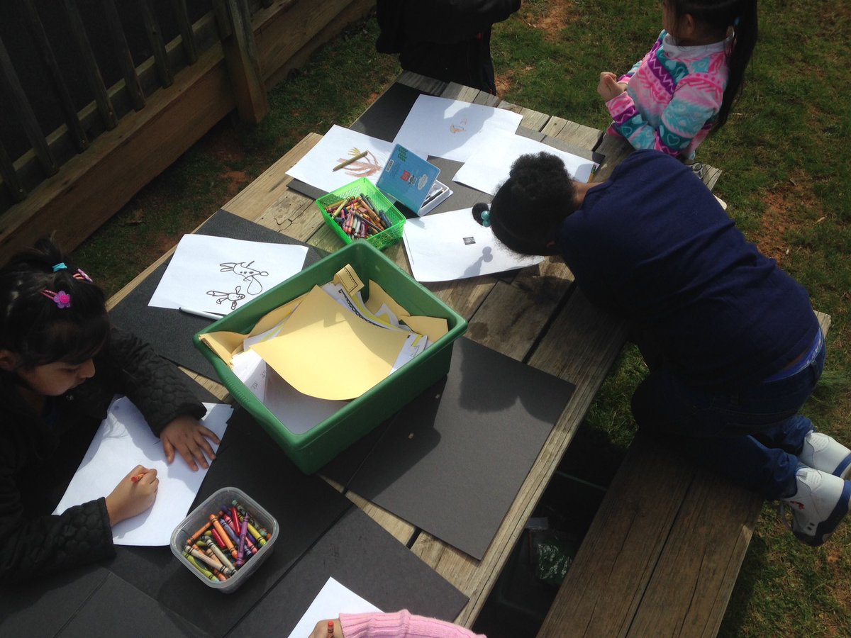 bfyanceyes's tweet photo. It's a beautiful day for art during recess. https://t.co/EFuzeB1OHn